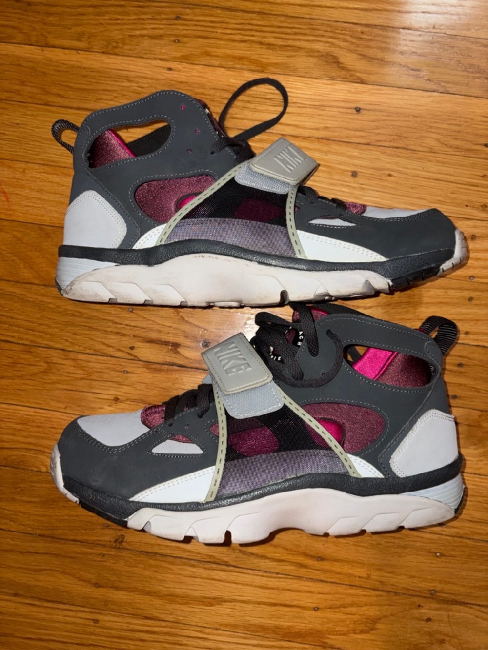 Size 10 - Nike Air Trainer Huarache Wolf Grey Fireberry 679083 015